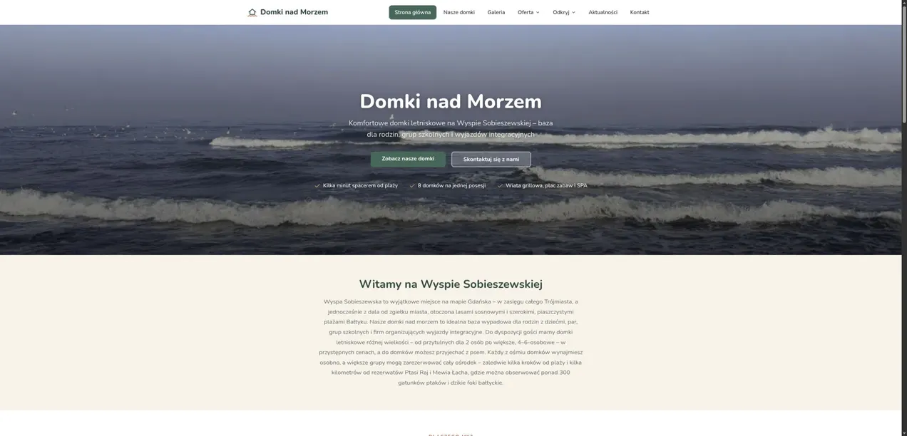 Domki nad Morzem website homepage with a beach hero image and cottage information.